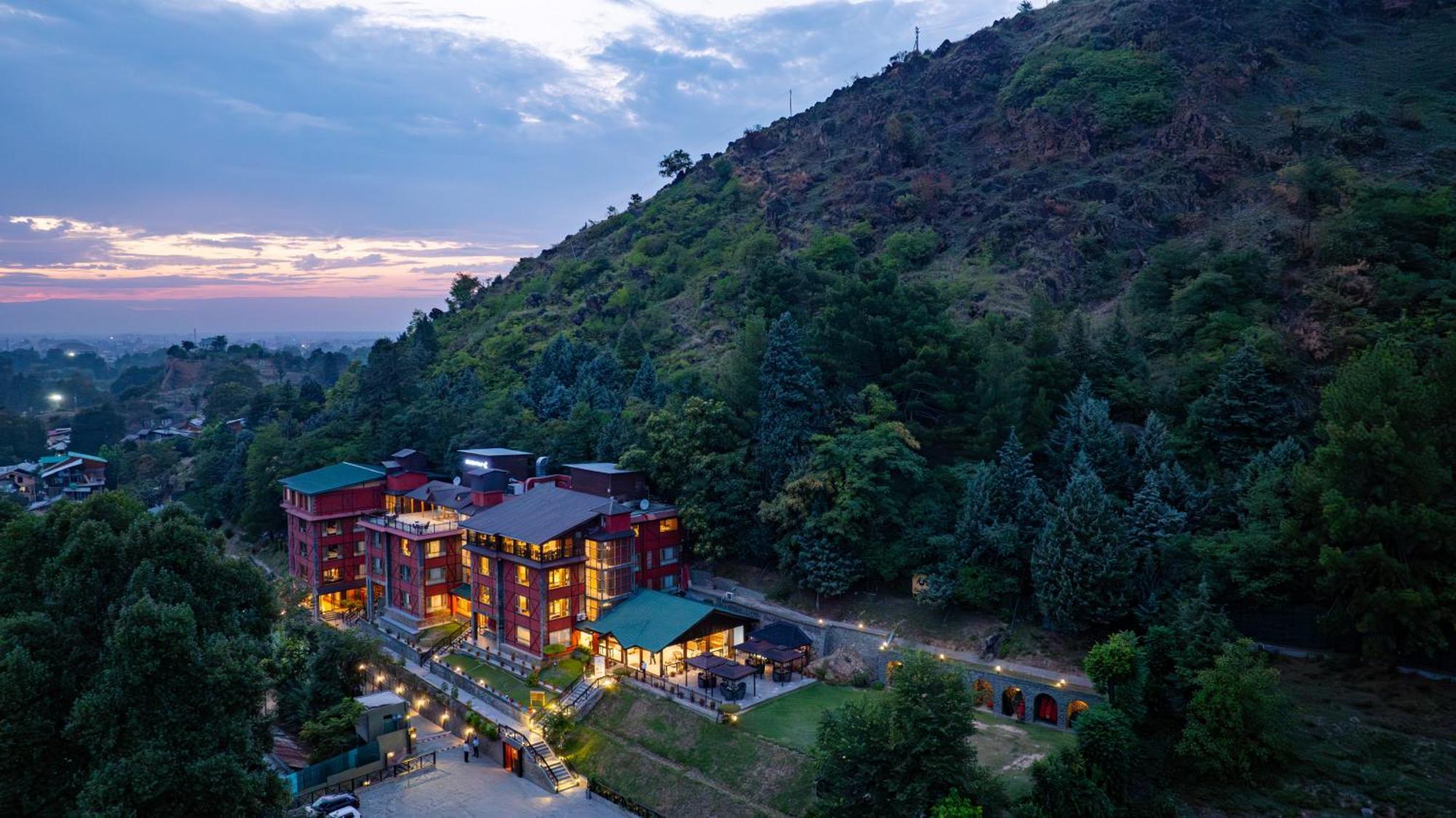 Golden Tulip Srinagar 호텔 외부 사진